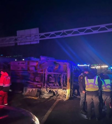 Біля Львова на трасі не розминулись пасажирський автобус та вантажівка, 20 потерпілих