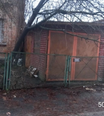 У Луцьку муніципали знесуть гараж у Старому місті