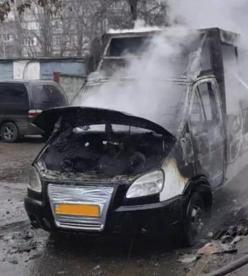 У Миколаєві вогонь знищив &quot;маршрутку&quot;. Фото