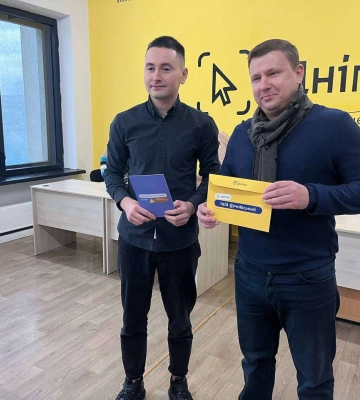 У Дніпрі почали видавати учнівські електронні квитки