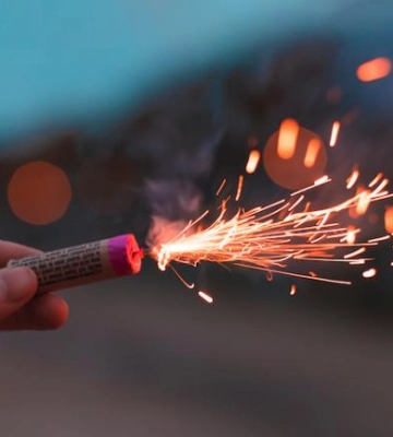 На Рівненщині оштрафували жінку, яка продала школяру фейєрверк