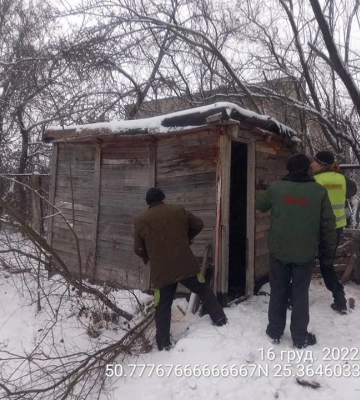 У Луцьку демонтують «сарай» недалеко від міської ради 