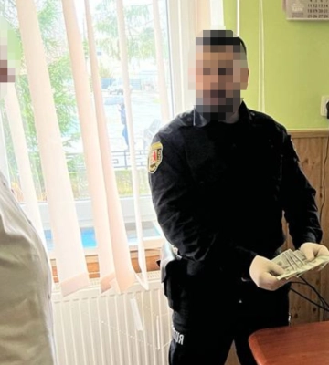 На Закарпатті лікар вимагав від пацієнта хабар за виготовлення медичних документів