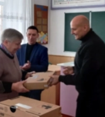 Вчителі з Рівненщини отримали 117 ноутбуків