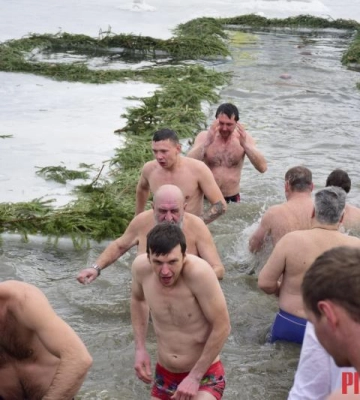 Рівненські священики спростували міф, що Ісус хрестився в ополонці, а купання змиває гріхи