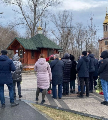 У Дніпрі попрощалися з батьками Анастасії Швець, яка вижила після вибуху будинку на ж/м Перемога