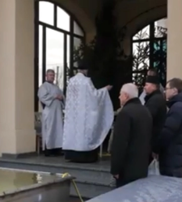 Традиції на Водохреще: священник з Рівного пояснив, чому пірнання у воду не змиває гріхи