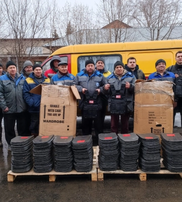 Мастеров аварийных бригад Харькова одели в бронежилеты и плитоноски