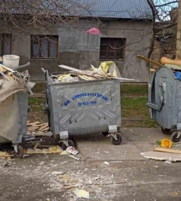 Будівельним відходам не місце в контейнері для сміття – комунальники Білгорода-Дністровського 