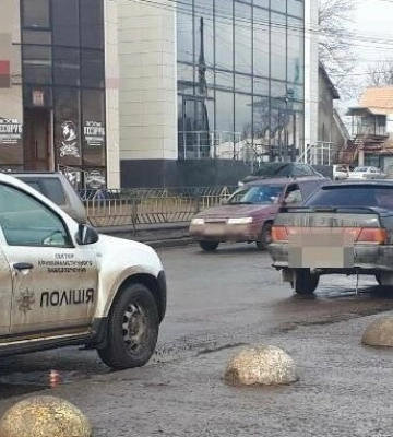 Не працював світлофор: на Одещині автомобіль збив двох пішоходів