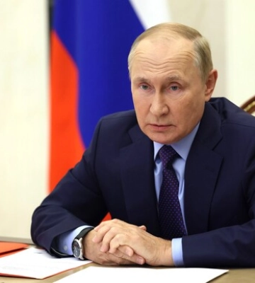 Путин утверждает, что имеет «основания» назвать руководство Украины «неонацистами»