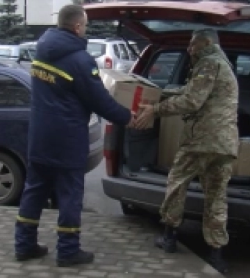 В луцькій бібліотеці зібрали допомогу бійцям на передову