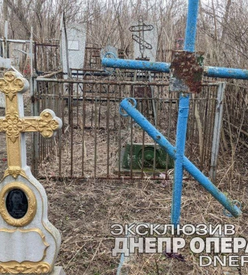 У Дніпрі двоє невідомих спробували вкрасти хрест із могили