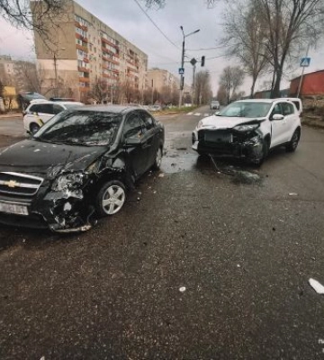 У Запоріжжі п&amp;#039;яний водій іномарки влаштував ДТП - фото