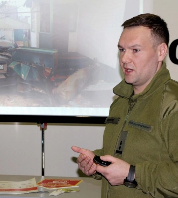 У Чернігівській області військові провели заняття з мінної безпеки для поліцейських