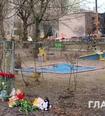«Страшно заходить в чат детсада». Что происходит на месте трагедии в Броварах