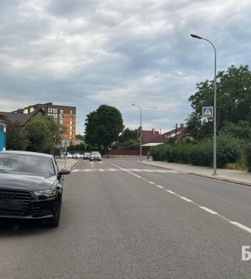 На Волині вчителька з Києва на Audi виїхала на тротуар та збила двох дівчат: суд покарав її умовно