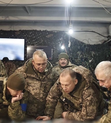 Командующий Сухопутными войсками Сырский прибыл на фронт в Бахмут и Соледар