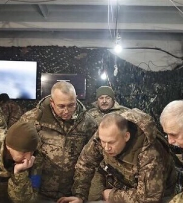 Сырский обсудил ситуацию на передовой с командирами подразделений, защищающих Бахмут и Соледар. ФОТОрепортаж