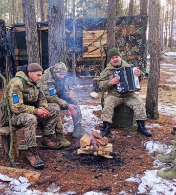 Тварини, музика і облаштовані бліндажі: як волинські тероборонівці облаштовують побут на українсько-білоруському кордоні