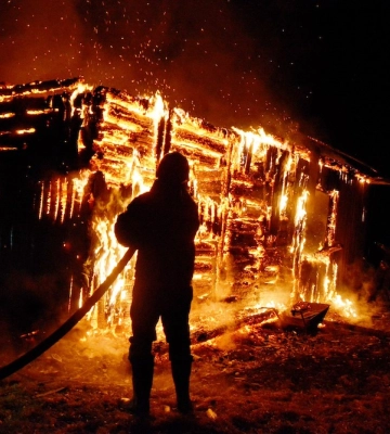 У Винниках загинув чоловік у будинку, який згорів