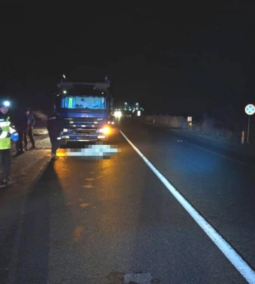 У Рівненському районі смертельна ДТП. Вантажівка збила чоловіка
