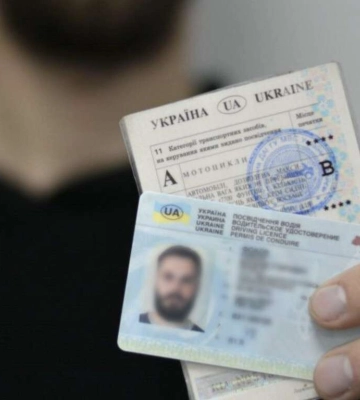 У Павлограді затримали двох водіїв із підробленими правами