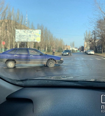 В Кривом Роге столкнулись два автомобиля