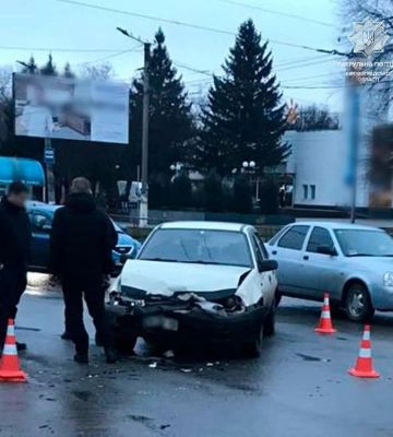 У Кропивницькому зіштовхнулися автівки