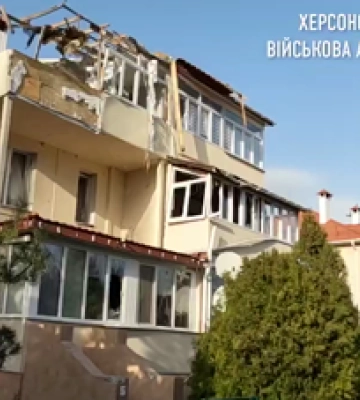 Росія вдарила по житловому кварталу центрі Херсона