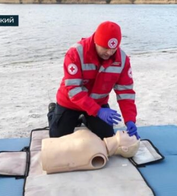 Лайфхаки від рятувальників з безпечного поводження на воді взимку (відео)