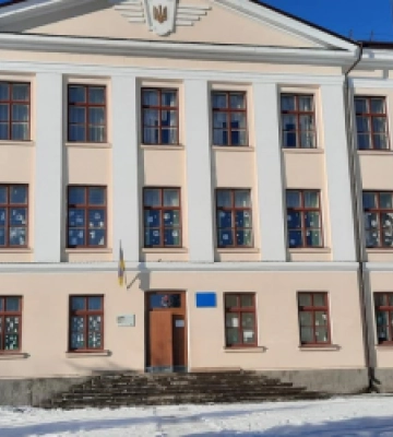 Замість спортзалу – приміщення з болотом: реалії гімназії № 11 у Стебнику (ФОТО)