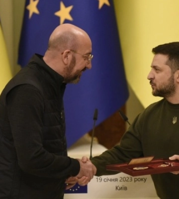 Президент Европейского Совета получил именную табличку на Аллее смелости в Киеве