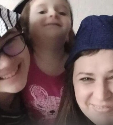 Родные искали их два дня подряд: история семьи, которая в Днепре от ракетного удара