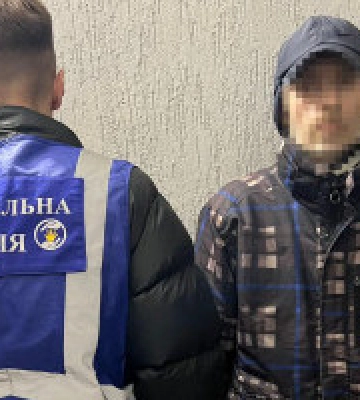 У Києві правоохоронці затримали чоловіка з дитячою порнографією в телефоні