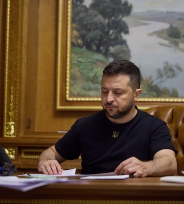 В Киеве наградили главу Европейского совета Шарля Мишеля