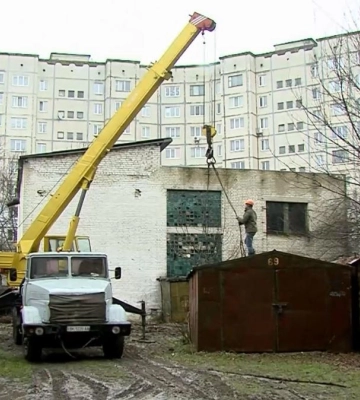 У Рівному знесли гаражі, під якими прорвало теплотрасу