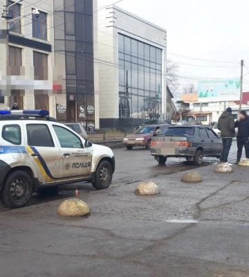На Одещині легковик тяжко травмував двох пішоходів (ВІДЕО)