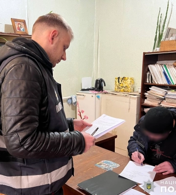 У Миколаєві керівник держпідприємства вимагав від підприємця $5 тисяч за вирішення земельного питання