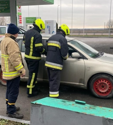 На Рівненщині виявили мертвого чоловіка в авто