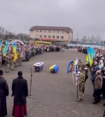 Трьох Героїв на Рівненщині провели в останню дорогу