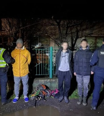 Вночі по &quot;гарячих&quot; слідах на Закарпатті  патрульні виявили крадіїв