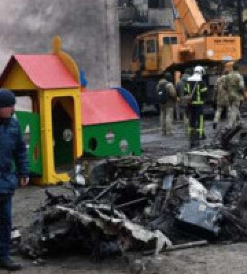 Дві родини постраждалих через падіння гелікоптера у Броварах виїхали на лікування за кордон