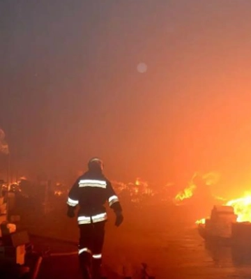 Во Львове произошел масштабный пожар на складе бытовой химии