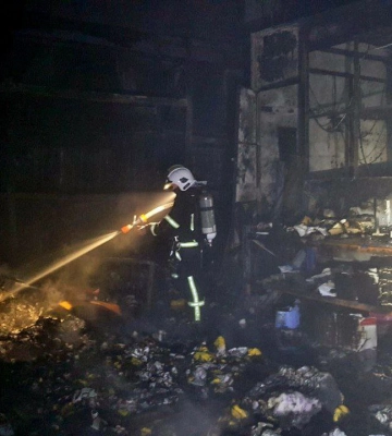 Во Львове произошел масштабный пожар на складе бытовой химии
