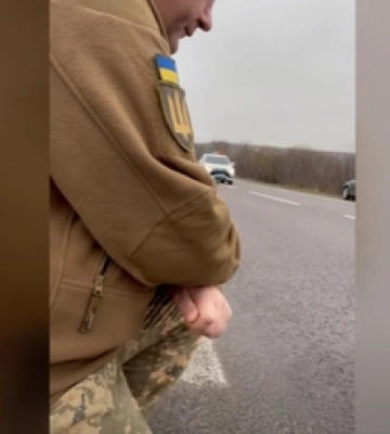 У Нововолинську люди на колінах зустріли загиблого Героя Максима Стрижака (відео)