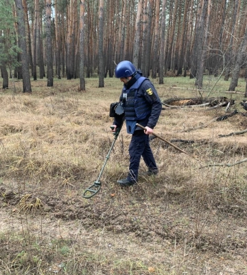 Піротехніки з Рівненщини знешкодили понад тисячу боєприпасів на Донеччині (ФОТО)