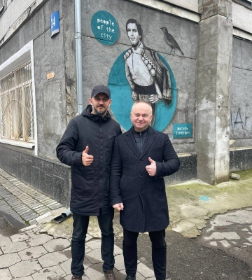 На будівлі луцького суду намалювали легендарного співака
