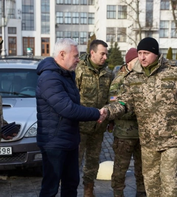 У Харкові військовим та рятувальникам передали автомобілі