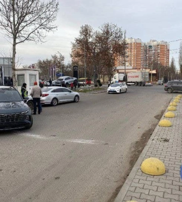 В Одесі водій легковика збив чоловіка та маленьку дитину, - ФОТО